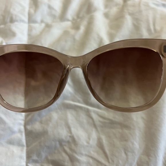 Stylish Brown Sunglasses - Picture 3 of 3